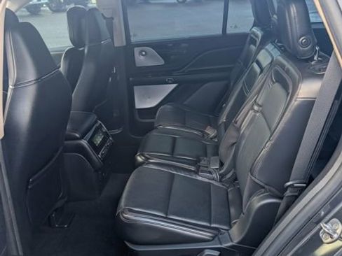 Used 2020 Lincoln Aviator Reserve w/ Equipment Group 201A image 29