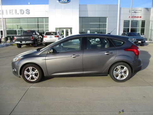 Used 2013 Ford Focus SE image 2