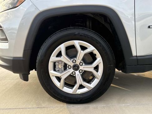 New 2026 Jeep Compass Latitude image 3