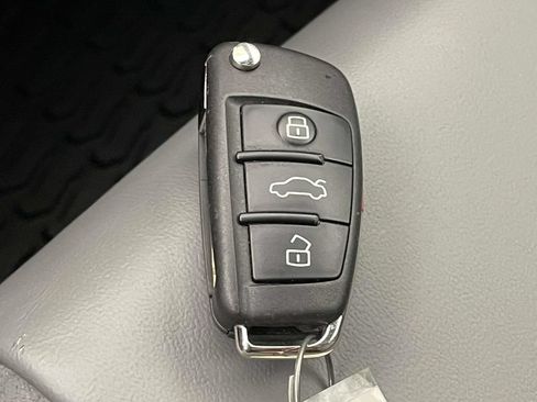 Used 2025 Audi Q3 2.0T Premium w/ Convenience Package AWD/4WD image 41