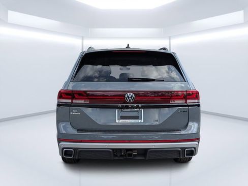 New 2026 Volkswagen Atlas Peak Edition image 4