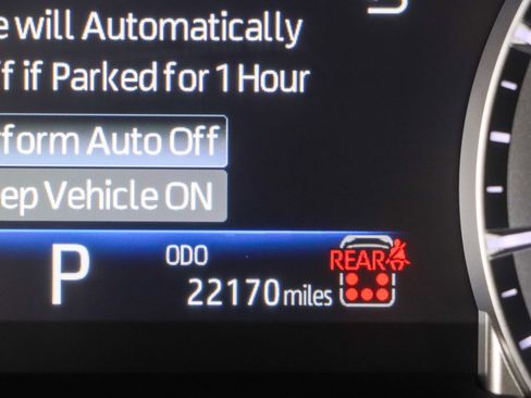 Used 2024 Toyota Highlander XLE image 16