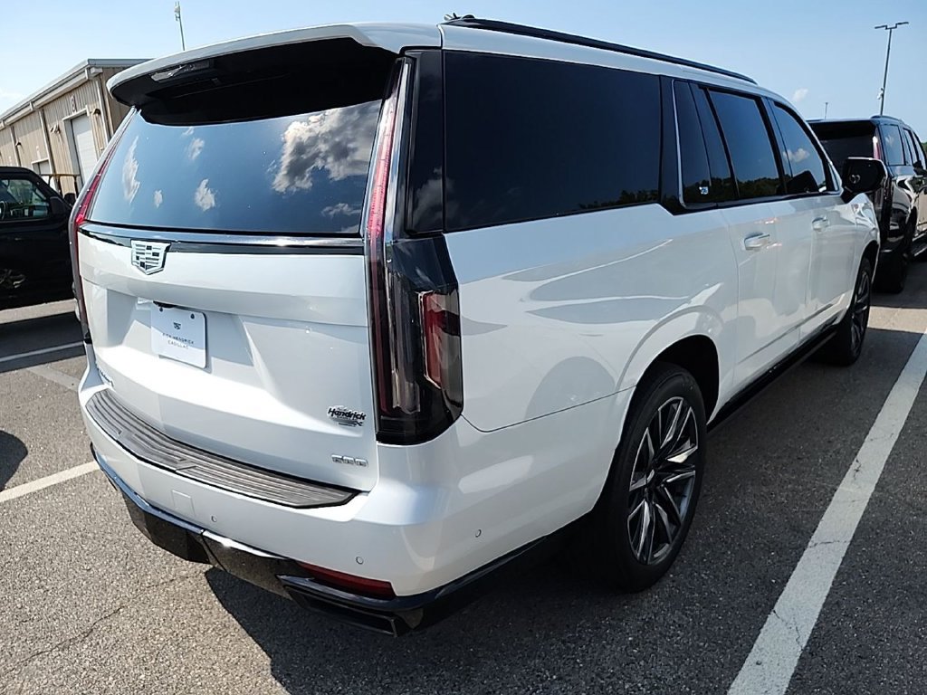 Used 2021 Cadillac Escalade ESV Sport Platinum w/ Heavy-Duty Trailer Package AWD/4WD image 3