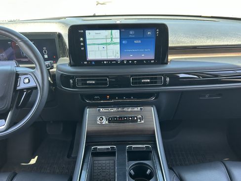 Used 2025 Lincoln Aviator Reserve w/ Equipment Group 201A AWD/4WD image 19