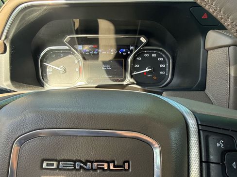 Used 2021 GMC Yukon Denali w/ Denali Ultimate Package AWD/4WD image 5
