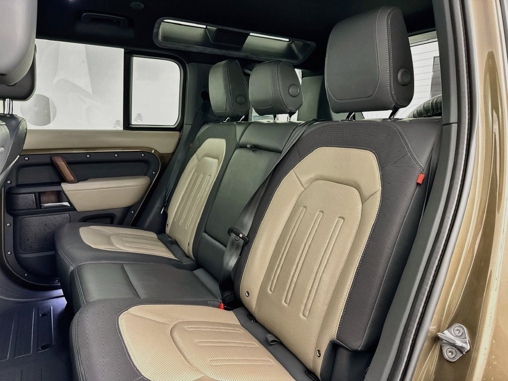 Certified 2022 Land Rover Defender 110 X-Dynamic HSE AWD/4WD image 23