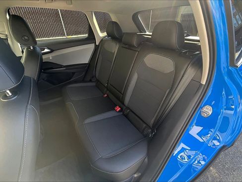 Certified 2024 Volkswagen Taos SE image 25