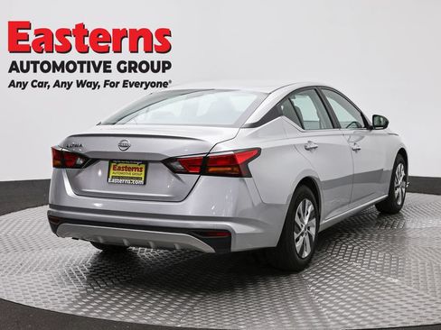 Used 2024 Nissan Altima 2.5 S FWD image 5
