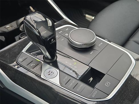 Used 2019 BMW 330i xDrive Sedan w/ Premium Package AWD/4WD image 21