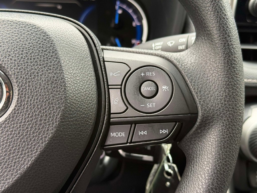 Used 2025 Toyota RAV4 LE AWD/4WD image 29