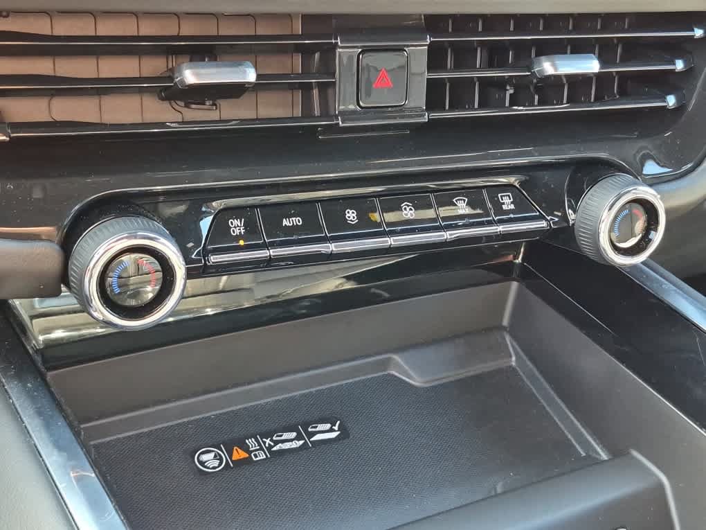 Used 2025 Chevrolet Suburban High Country AWD/4WD image 18