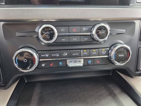 New 2026 Ford F250 Platinum w/ Platinum Plus Package AWD/4WD image 32