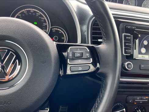 Used 2013 Volkswagen Beetle 2.0T FWD image 21