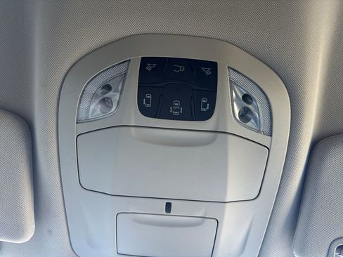 Used 2024 Chrysler Pacifica Touring-L image 25