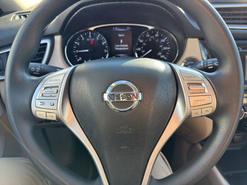 Used 2016 Nissan Rogue SV image 16