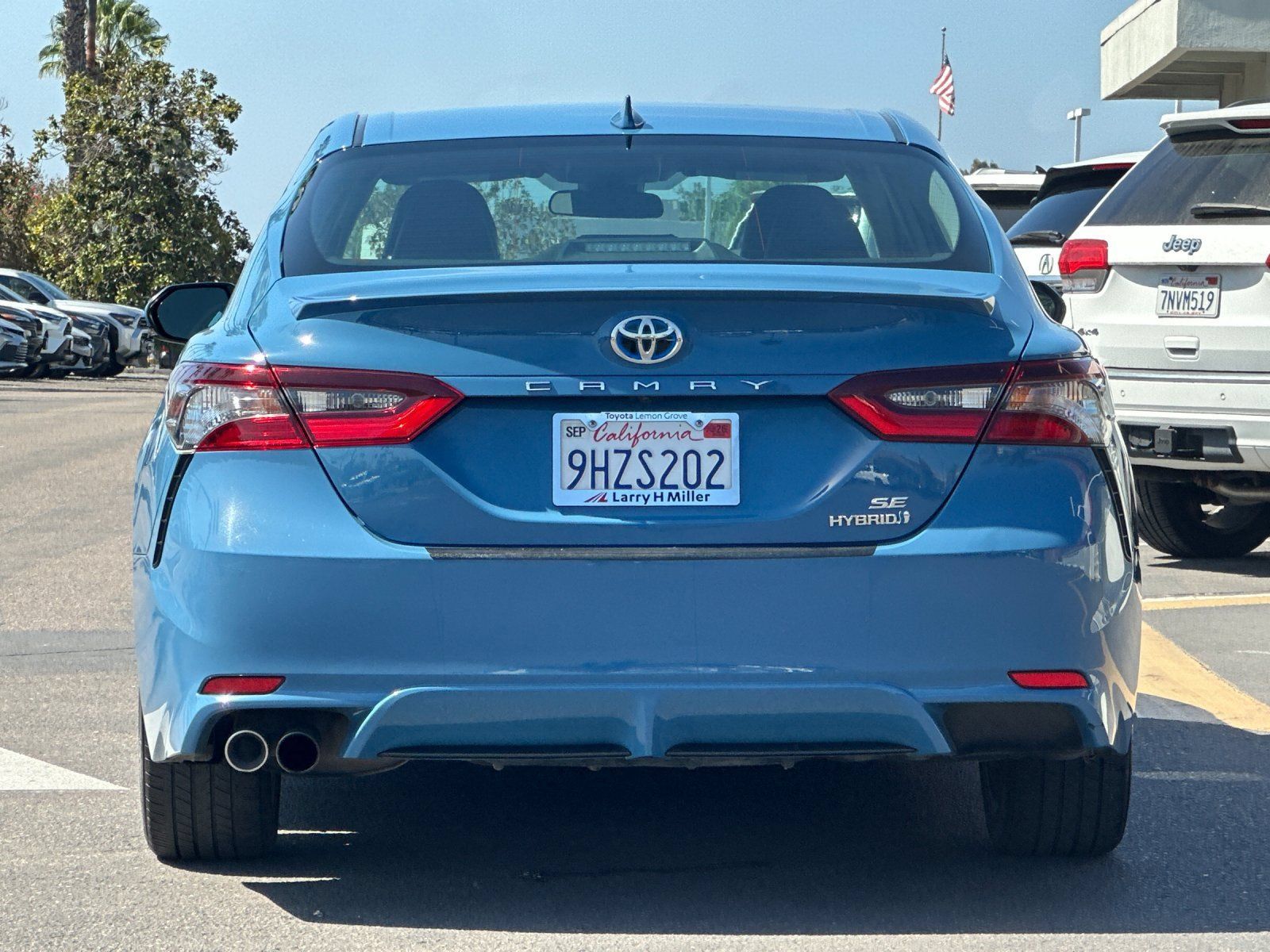 Used 2024 Toyota Camry SE w/ Cold Weather Package FWD image 4