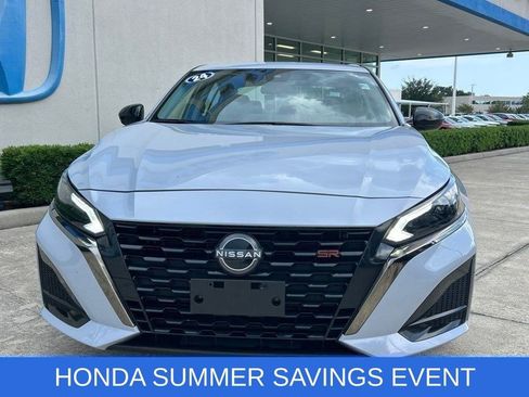 Used 2024 Nissan Altima 2.5 SR w/ SR Premium Package FWD image 2