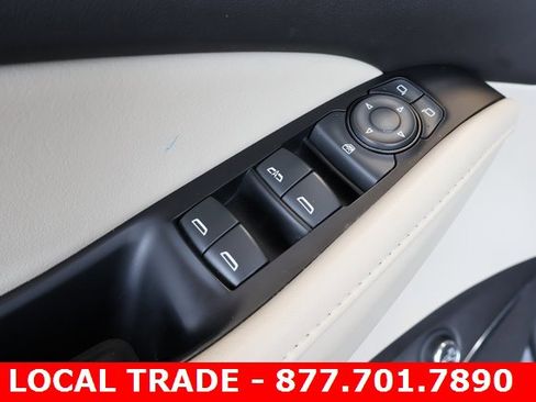Used 2019 Buick Enclave Essence image 11