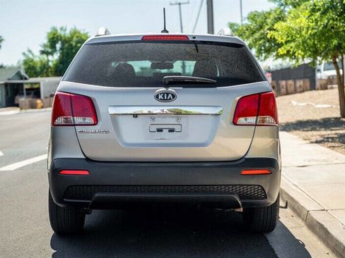 Used 2013 Kia Sorento LX w/ Convenience Pkg image 4