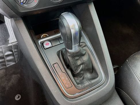 Used 2017 Volkswagen Jetta SE FWD image 18