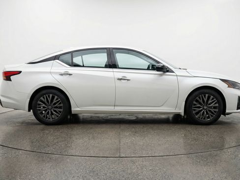 Used 2025 Nissan Altima 2.5 SV image 11