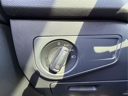 Used 2022 Volkswagen Tiguan SE R-Line image 12