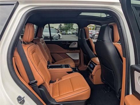 Used 2024 Lincoln Aviator Black Label w/ Jet Package AWD/4WD image 11