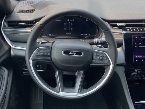 New 2025 Jeep Grand Cherokee L Altitude image 38