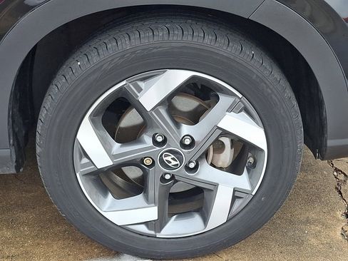 Certified 2023 Hyundai Venue SEL image 9