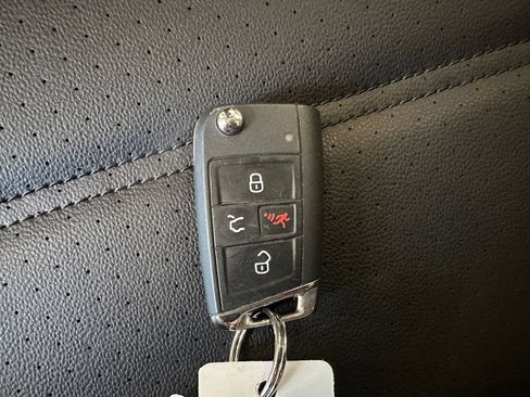 Used 2021 Volkswagen Golf 4-Door FWD image 16