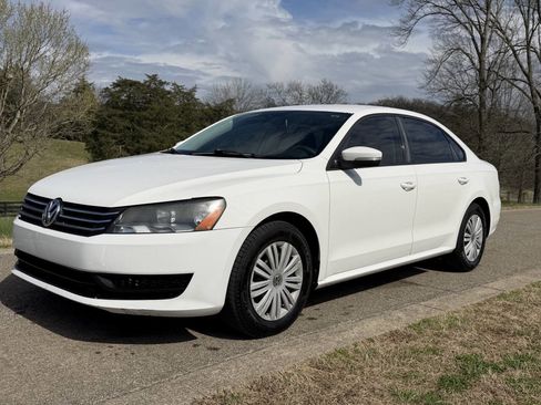 Used 2014 Volkswagen Passat 1.8T S FWD image 2