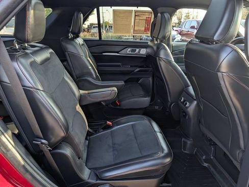 Used 2025 Ford Explorer ST AWD/4WD image 34