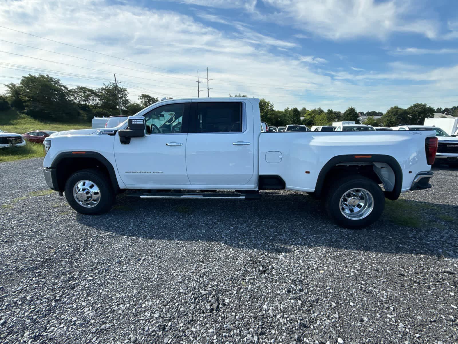 New 2026 GMC Sierra 3500 SLT w/ SLT Premium Package AWD/4WD image 5