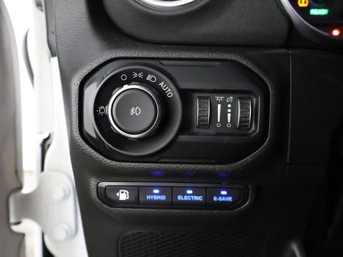 Used 2022 Jeep Wrangler Unlimited Sahara w/ Cold Weather Group AWD/4WD image 18