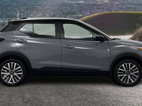 Used 2023 Nissan Kicks SV FWD image 4