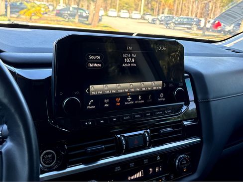 Used 2023 Nissan Pathfinder SL image 7