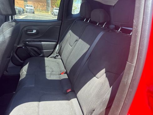 Used 2018 Jeep Renegade Altitude AWD/4WD image 16