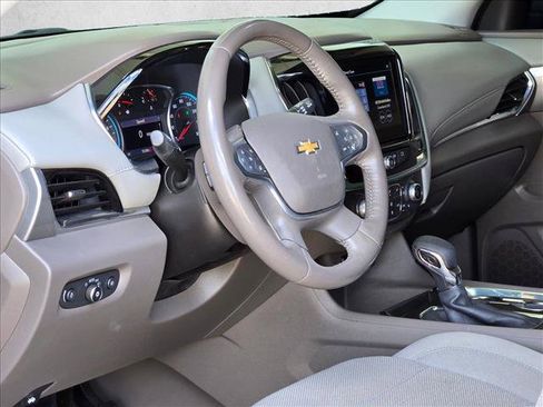 Used 2021 Chevrolet Traverse LT FWD image 9