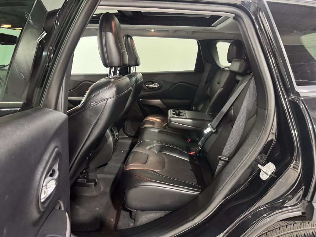 Used 2022 Jeep Cherokee Limited AWD/4WD image 19