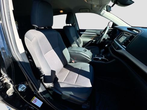 Used 2019 Toyota Highlander LE image 32