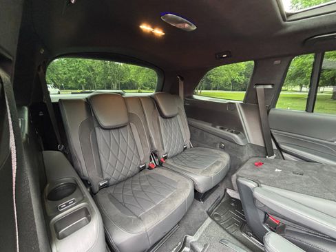 Used 2025 Mercedes-Benz GLS 63 AMG 4MATIC image 25
