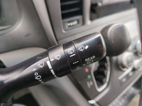 Used 2016 Toyota Sienna L image 25