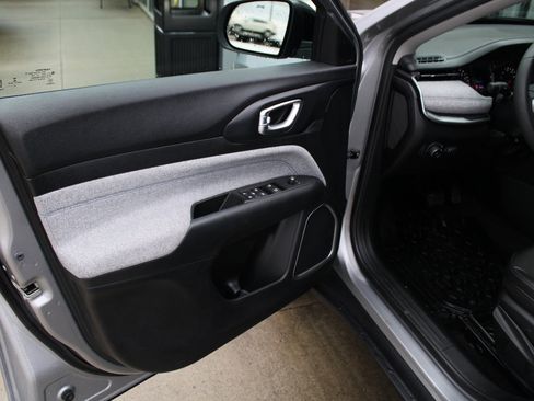 Certified 2022 Jeep Compass Latitude image 28