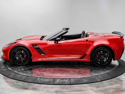 Used 2015 Chevrolet Corvette Z06 w/ 3LZ Preferred Equipment Group image 7