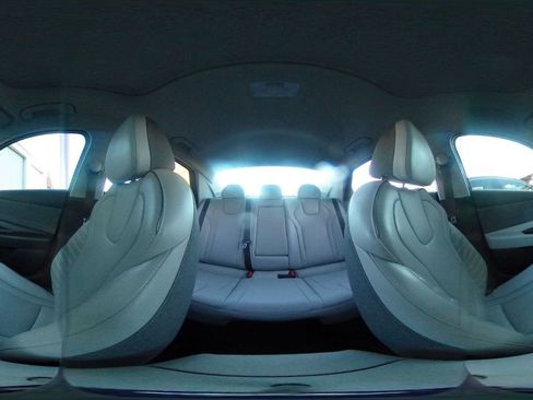 Used 2025 Hyundai Elantra Limited image 42