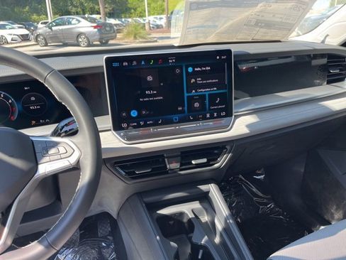 New 2025 Volkswagen Tiguan SE image 22