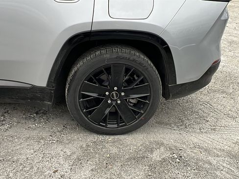 Used 2024 Jeep Wagoneer Launch Edition image 12