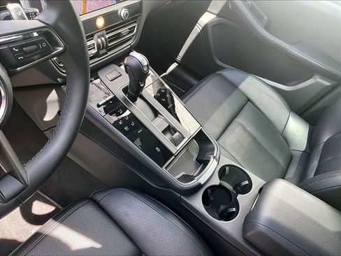 Certified 2025 Porsche Macan AWD/4WD image 20