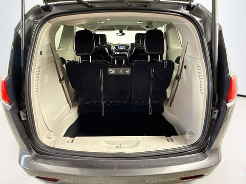 Used 2020 Chrysler Voyager Lxi FWD image 25