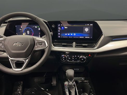 New 2026 Chevrolet Trax LT w/ Midnight Edition FWD image 11